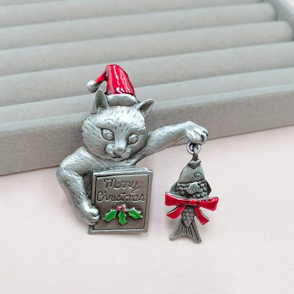 Christmas Reading Cat with Fish Retro Brooch | Vintage Inspired | Retro Style